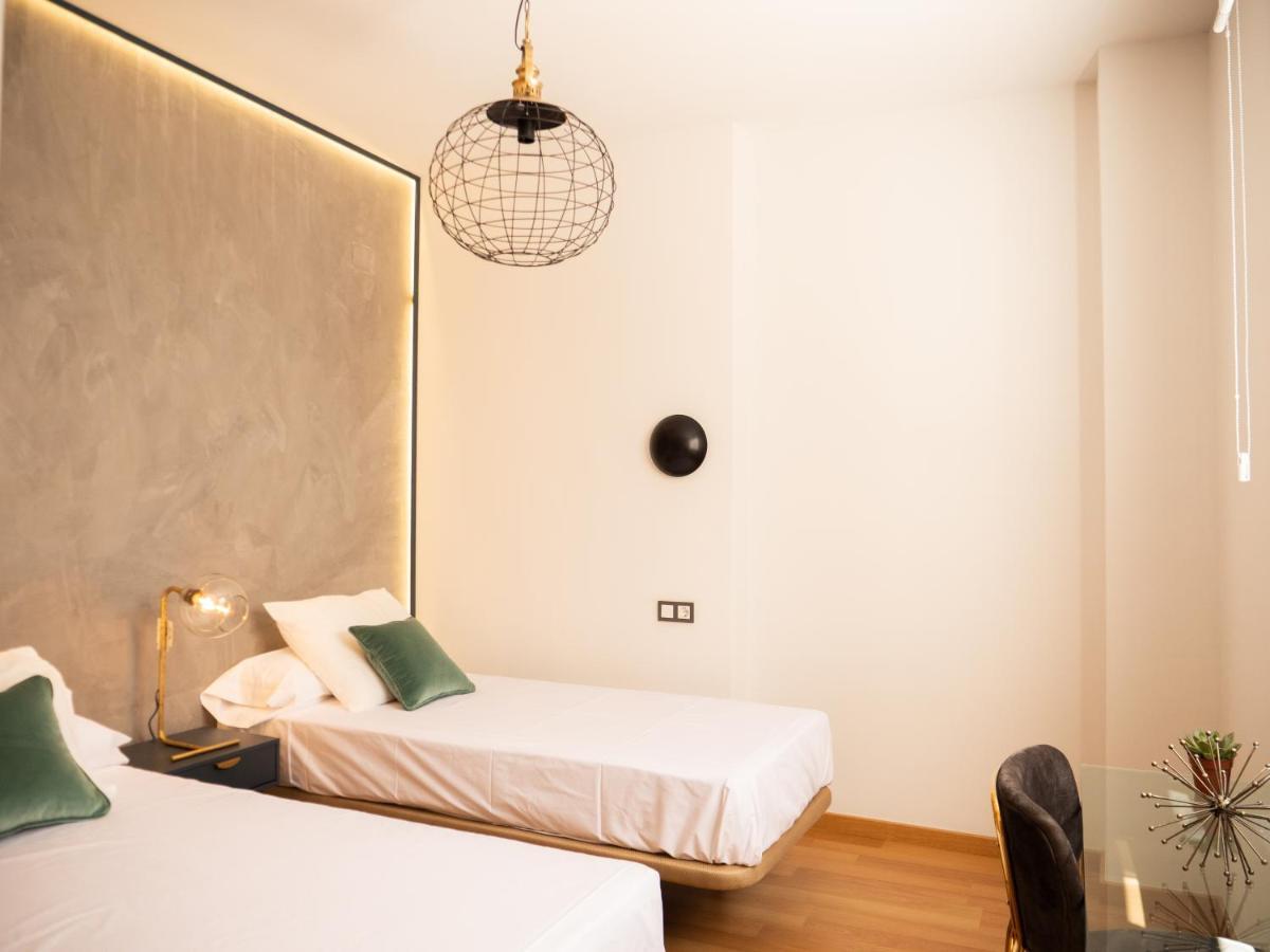 Stylish Apartment In The Heart Of Malaga With Pool Bagian luar foto