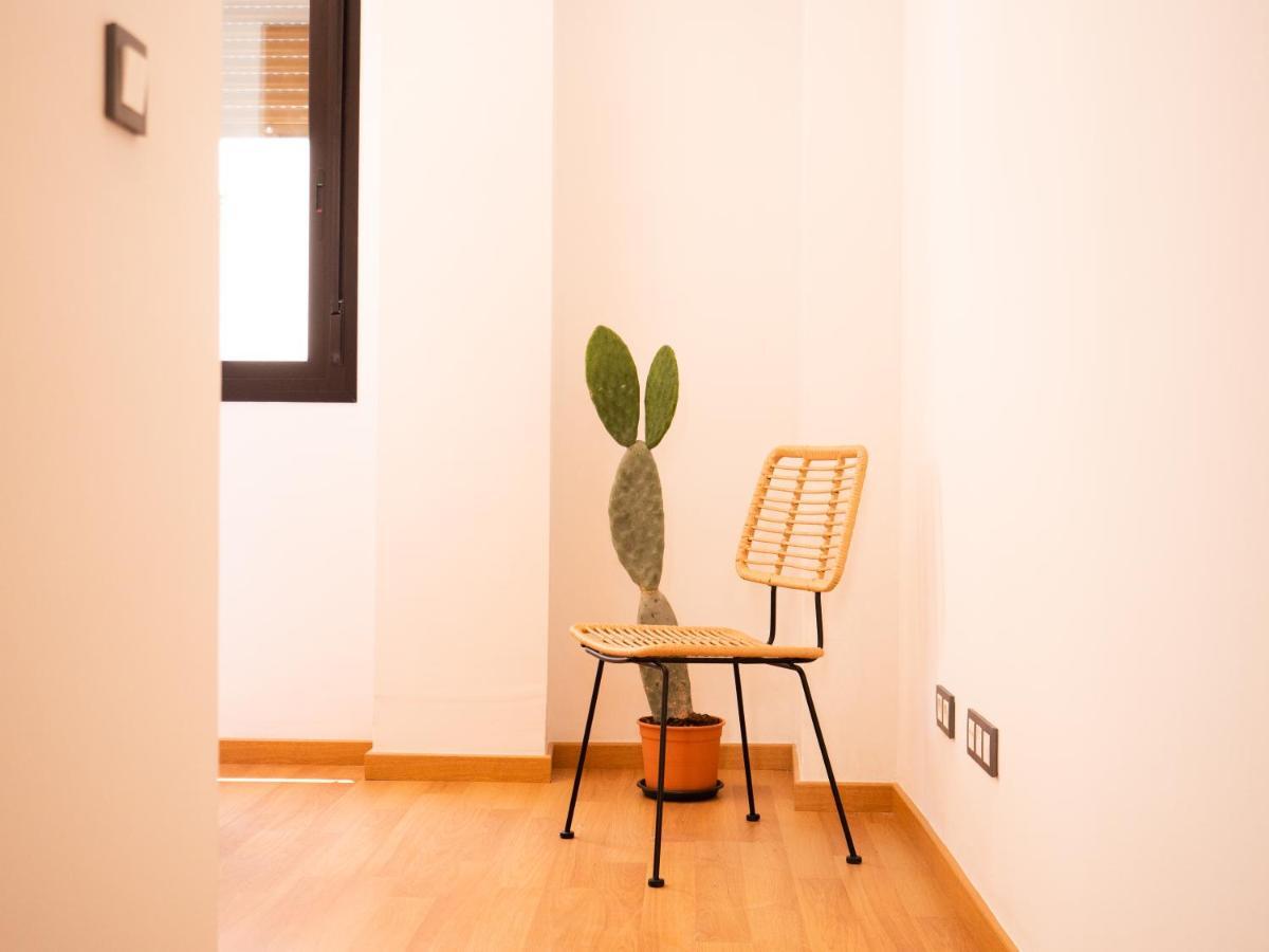 Stylish Apartment In The Heart Of Malaga With Pool Bagian luar foto