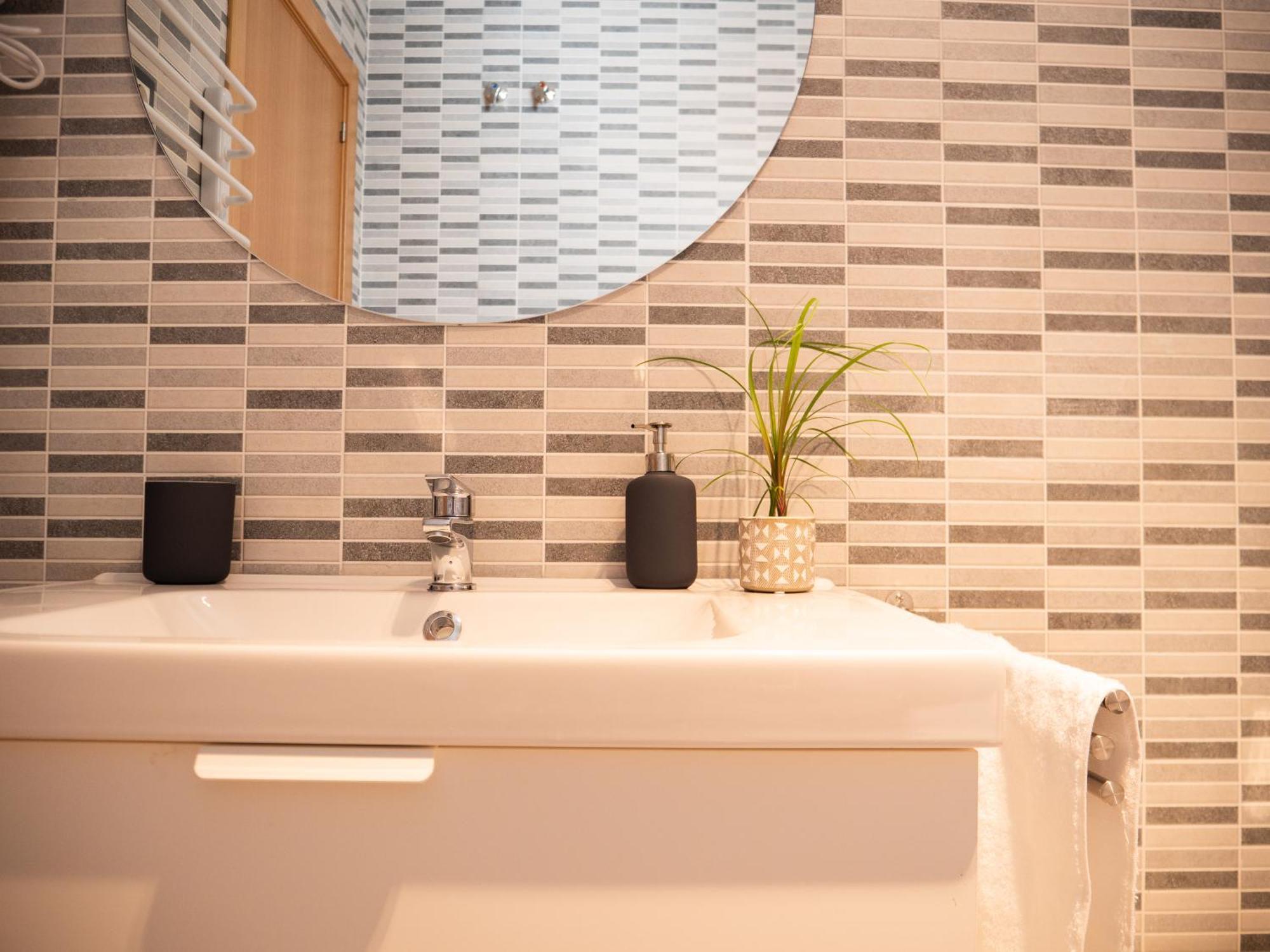 Stylish Apartment In The Heart Of Malaga With Pool Bagian luar foto