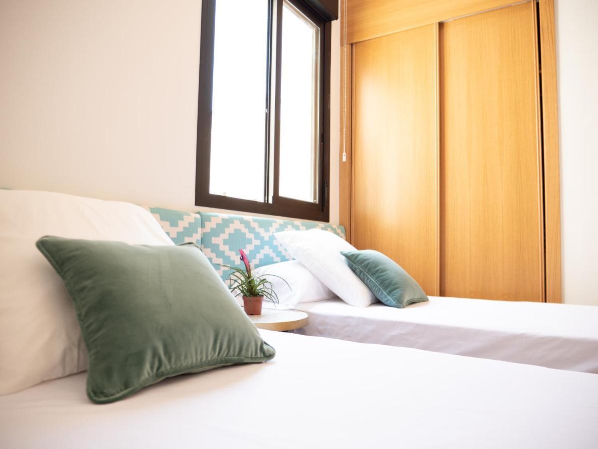 Stylish Apartment In The Heart Of Malaga With Pool Bagian luar foto