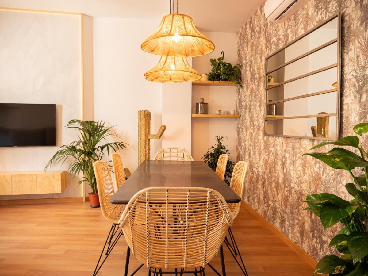 Stylish Apartment In The Heart Of Malaga With Pool Bagian luar foto