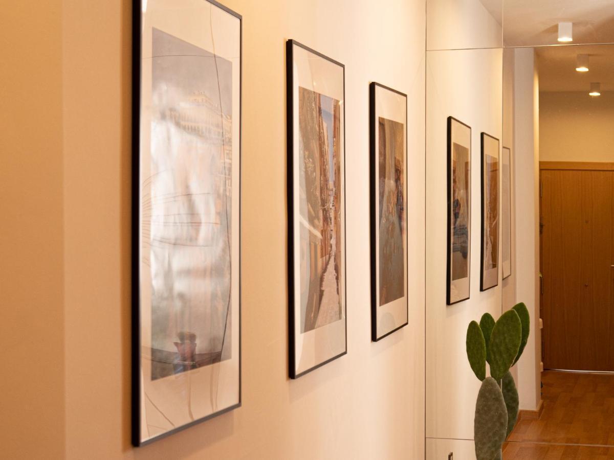 Stylish Apartment In The Heart Of Malaga With Pool Bagian luar foto
